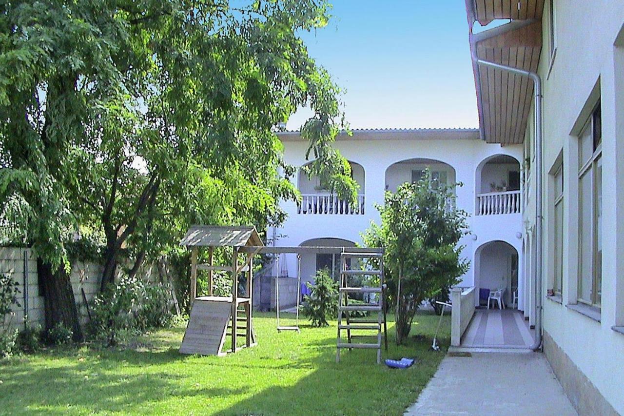 Flat In Podersdorf Am See With Garden Apartment Exterior photo